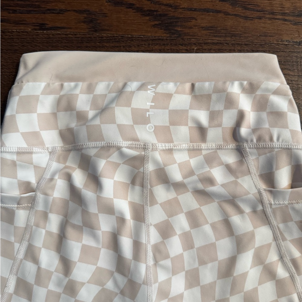 Wilo women’s small Checkered Tan Women's Shorts trendy excellent condition - Picture 7 of 7